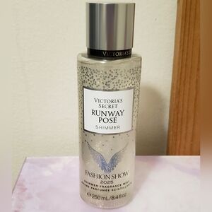 Victoria's Secret Runway Pose Shimmer Fragrance Mist